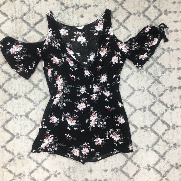 Aeropostal black floral romper XL - Picture 5 of 5